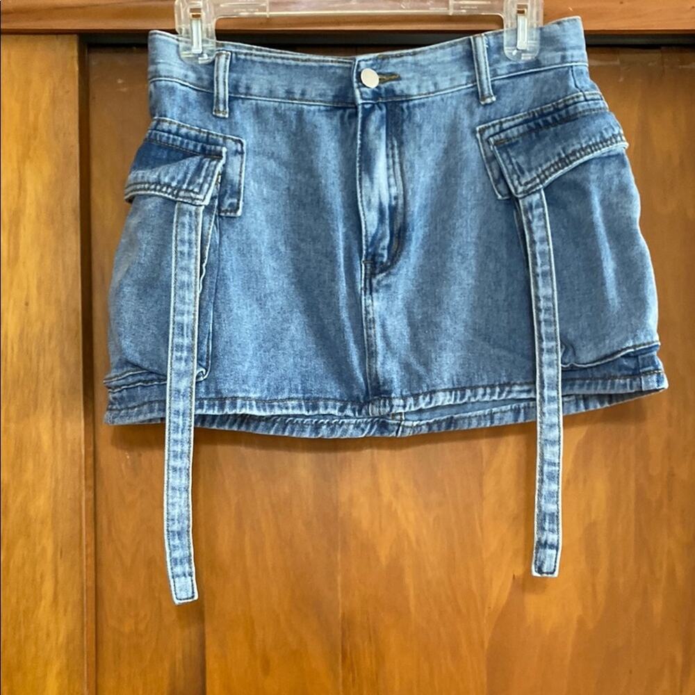 Source Unknown Blue Denim Mini Skirt Cargo Pockets Hanging Straps 12” F/ 13.5” B